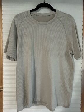 lululemon athletica Men's Short-Sleeve Crewneck Shirt - Light Gray
